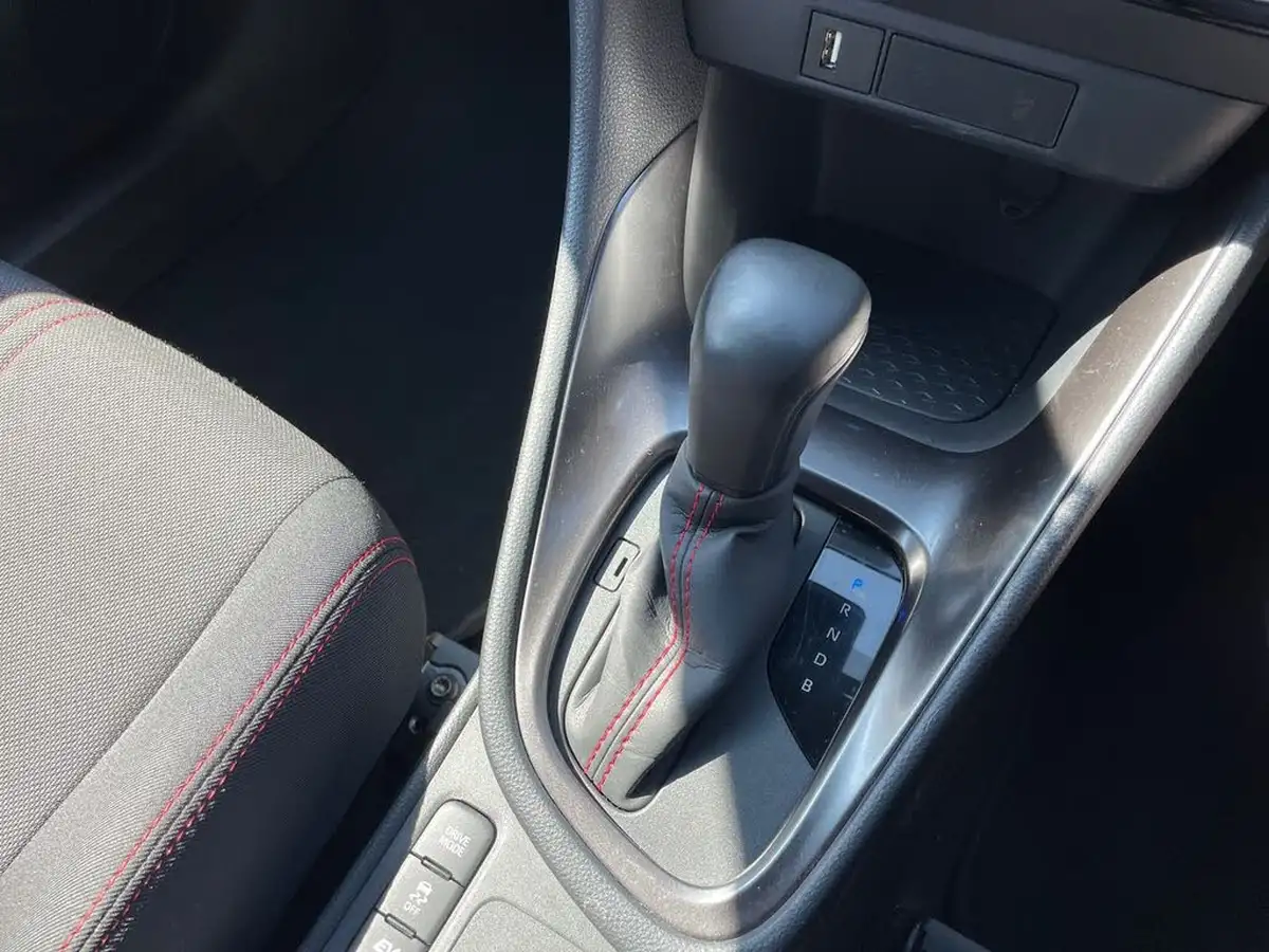 2023-toyota-yaris-15-vvt-i-gr-sport-114bhp-big-18
