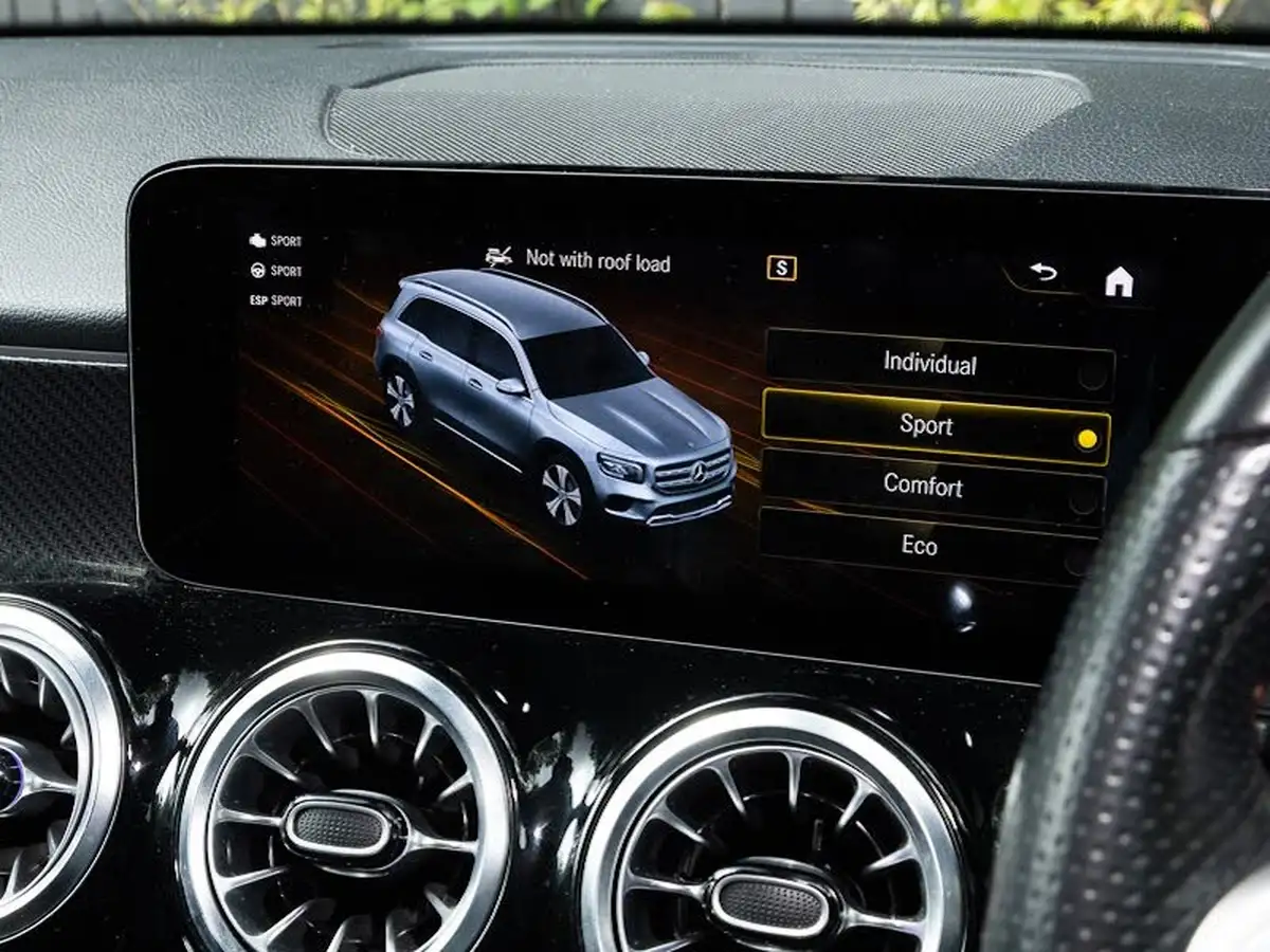 2021-mercedes-benz-glb-class-13-glb200-amg-line-premium-plus-7-8g-tronic-big-14