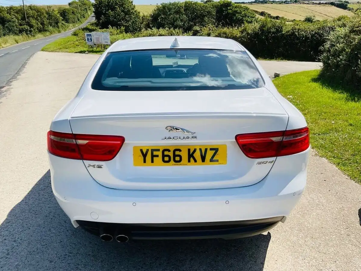2016-jaguar-xe-20d-r-sport-180ps-big-7
