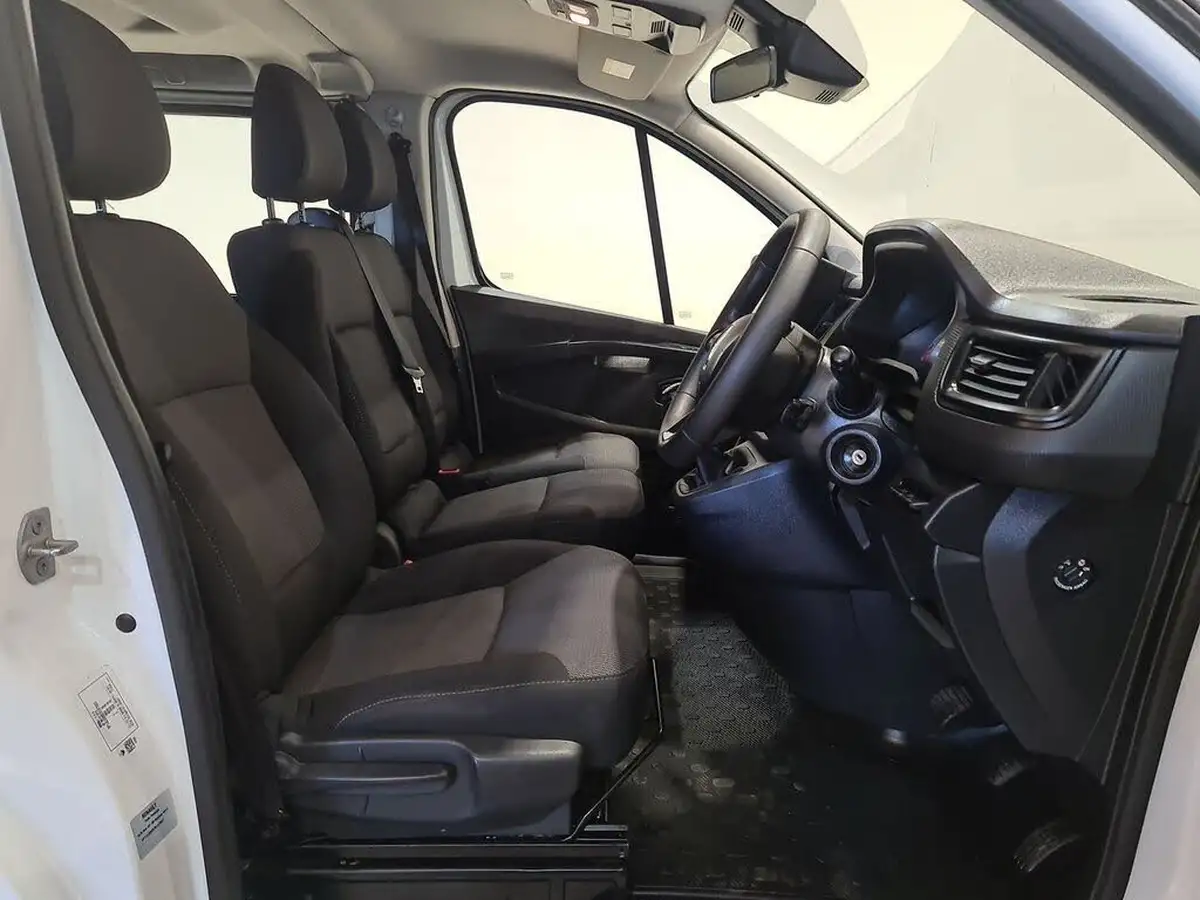 2023-renault-trafic-passenger-20-blue-dci-sl28-150-business-big-2