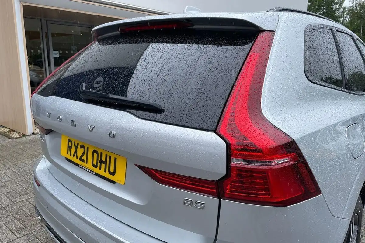 2021-volvo-xc60-20-b5-r-design-big-14