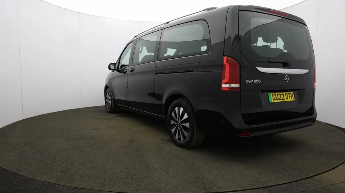 2022-mercedes-benz-eqv-e-eqv-300-sport-big-47