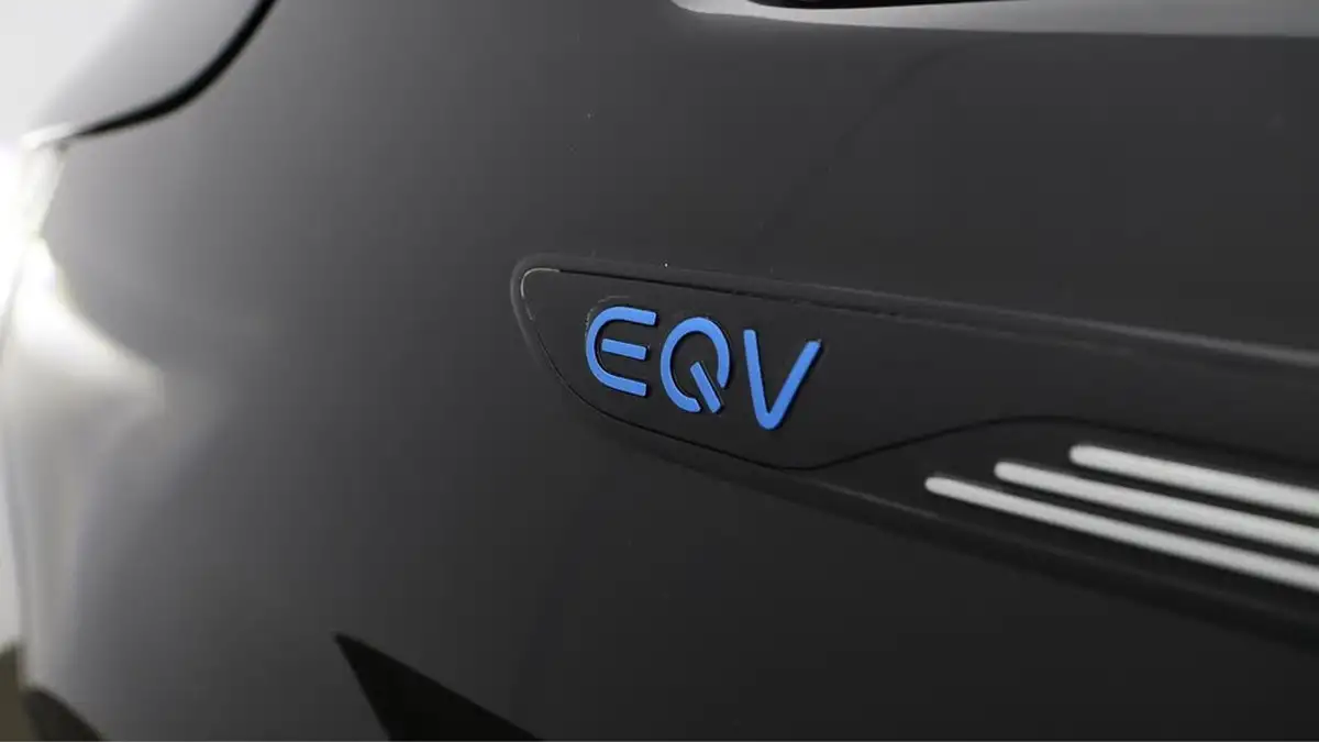 2022-mercedes-benz-eqv-e-eqv-300-sport-big-23