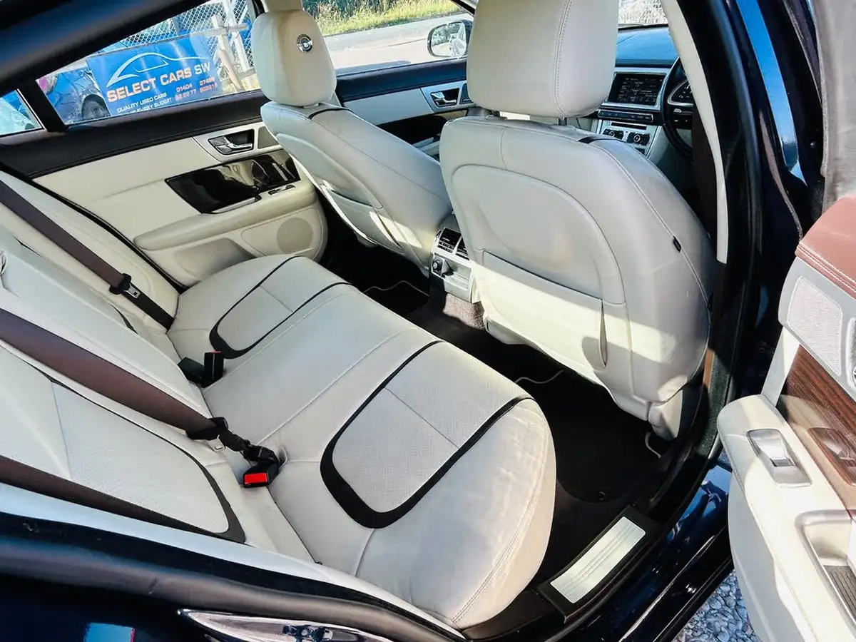 2015-jaguar-xf-22td-portfolio-200ps-saloon-4d-big-10