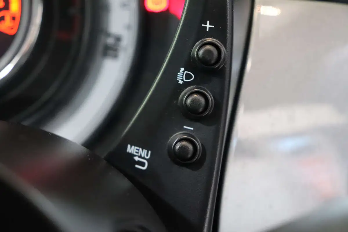 2019-fiat-500-12-lounge-ss-big-45