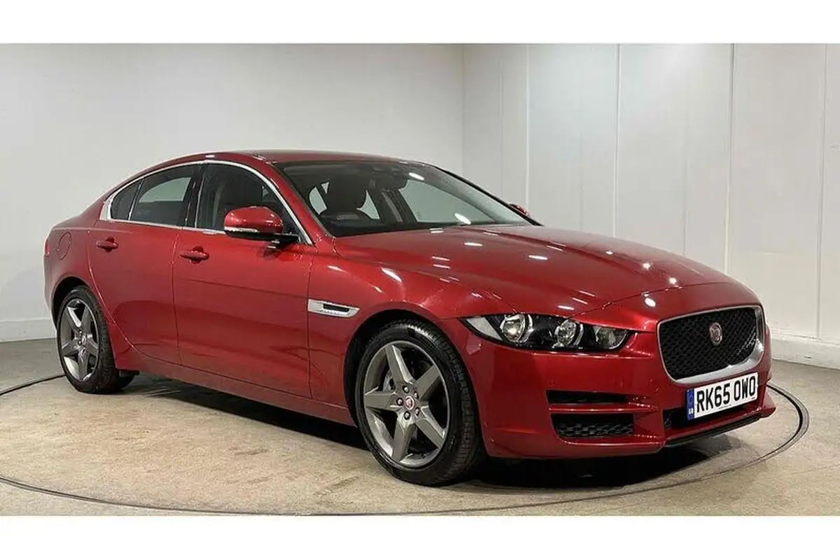 2015-jaguar-xe-20-prestige-big-10