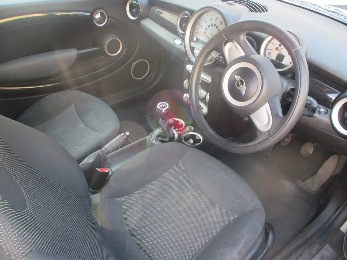 2010-mini-cooper-16-cooper-120bhp-hatchback-3d-big-5