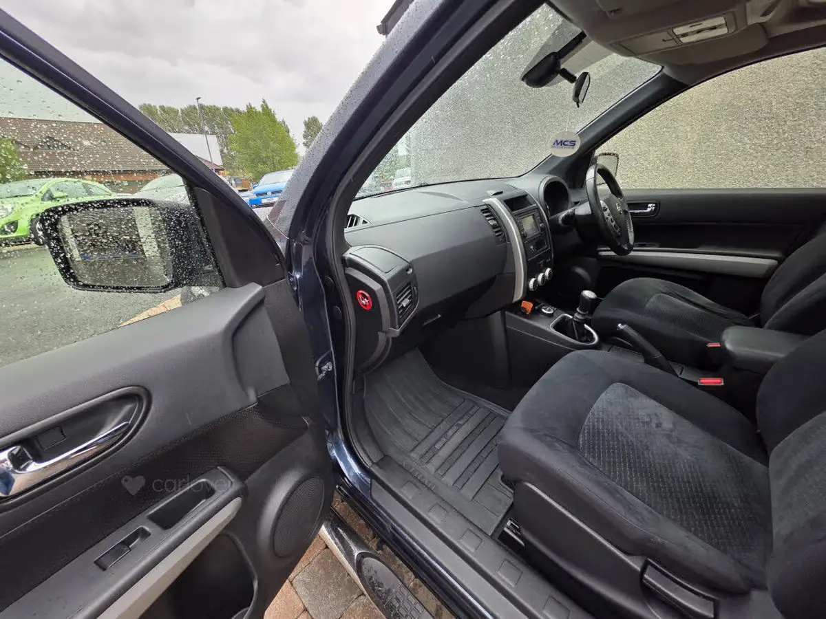 2014-nissan-x-trail-20td-n-tec-big-9