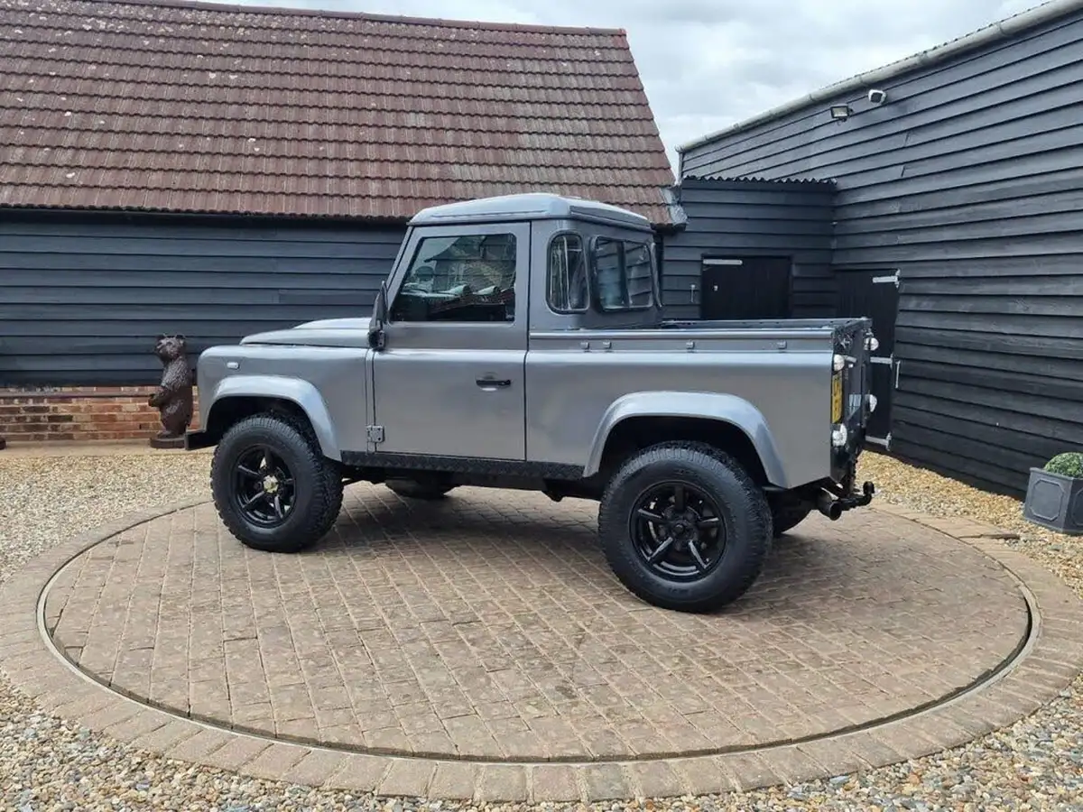 2009-land-rover-90-defender-24td-county-pick-up-big-27