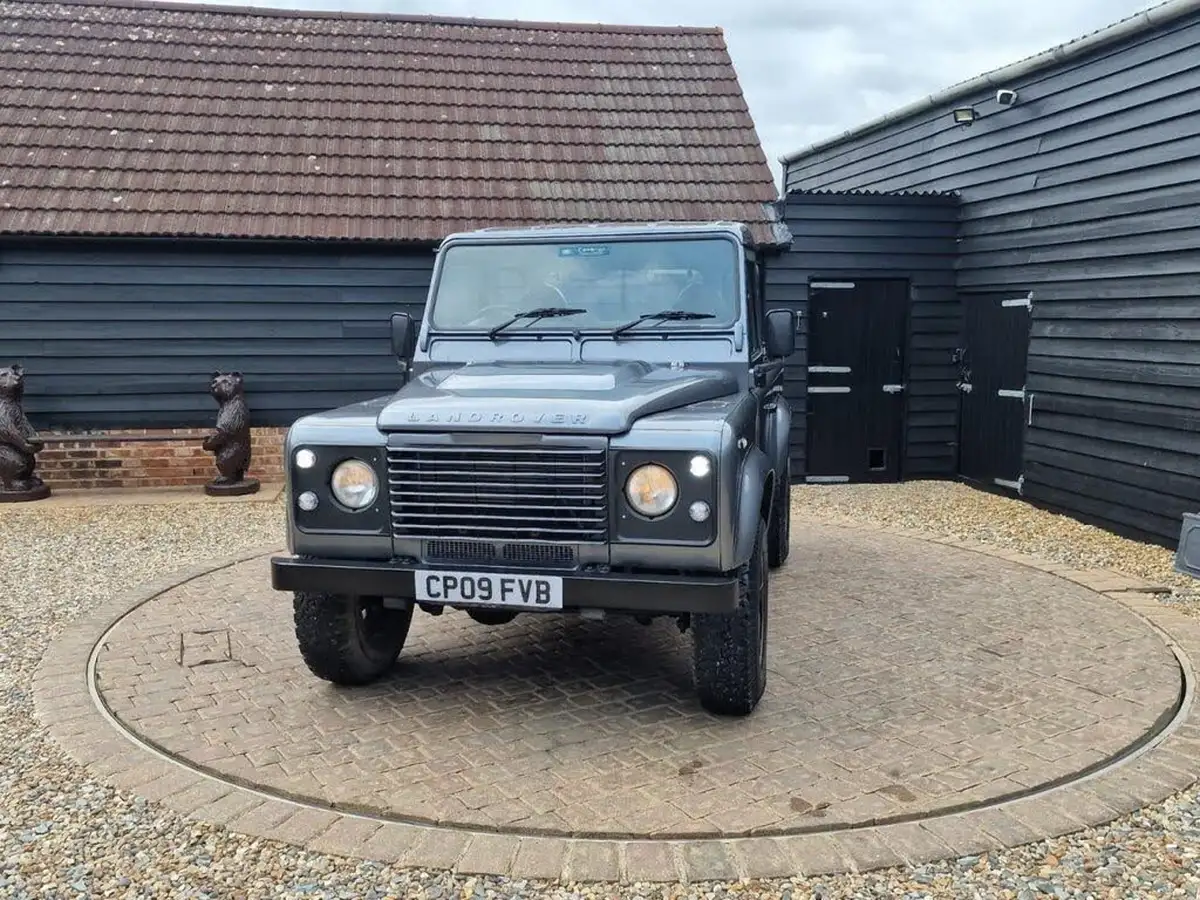 2009-land-rover-90-defender-24td-county-pick-up-big-3