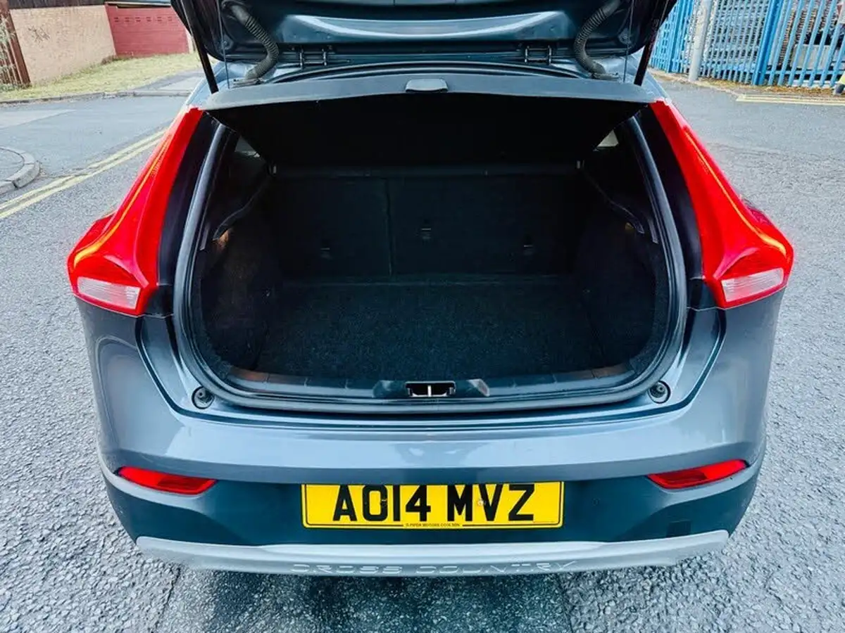 2014-volvo-v40-16td-d2-cross-country-lux-powershift-big-20