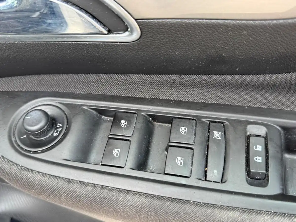 2015-vauxhall-mokka-16-tech-line-big-48