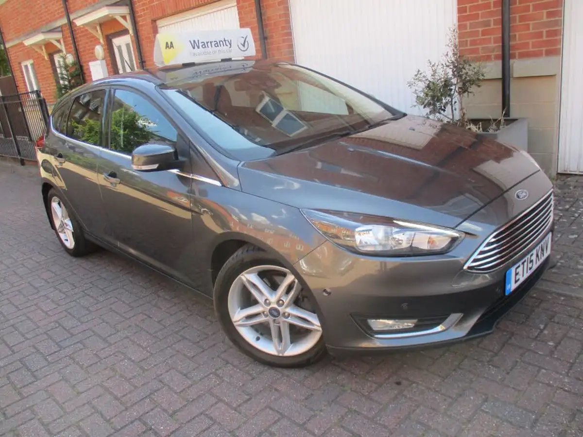 2015-ford-focus-15-titanium-hatchback-big-4