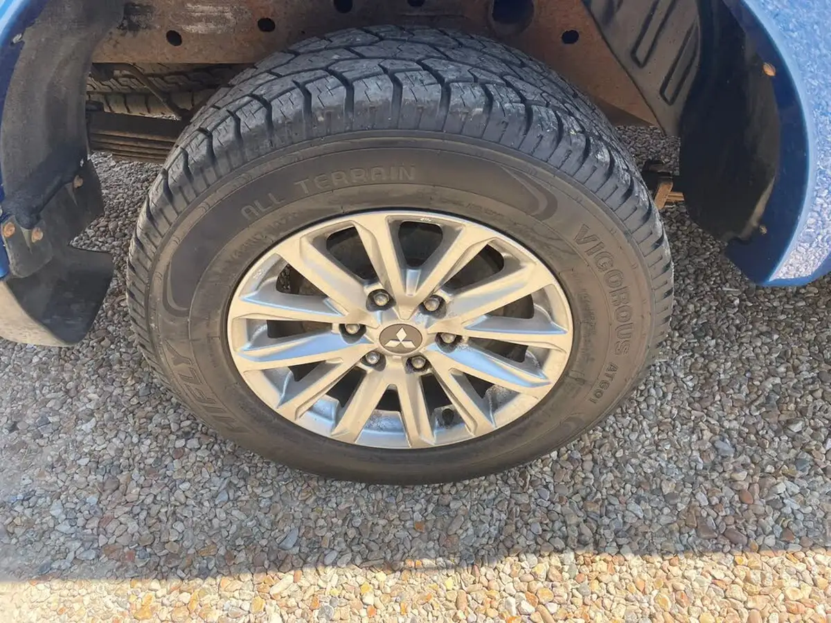 2016-mitsubishi-l200-24di-d-titan-big-7