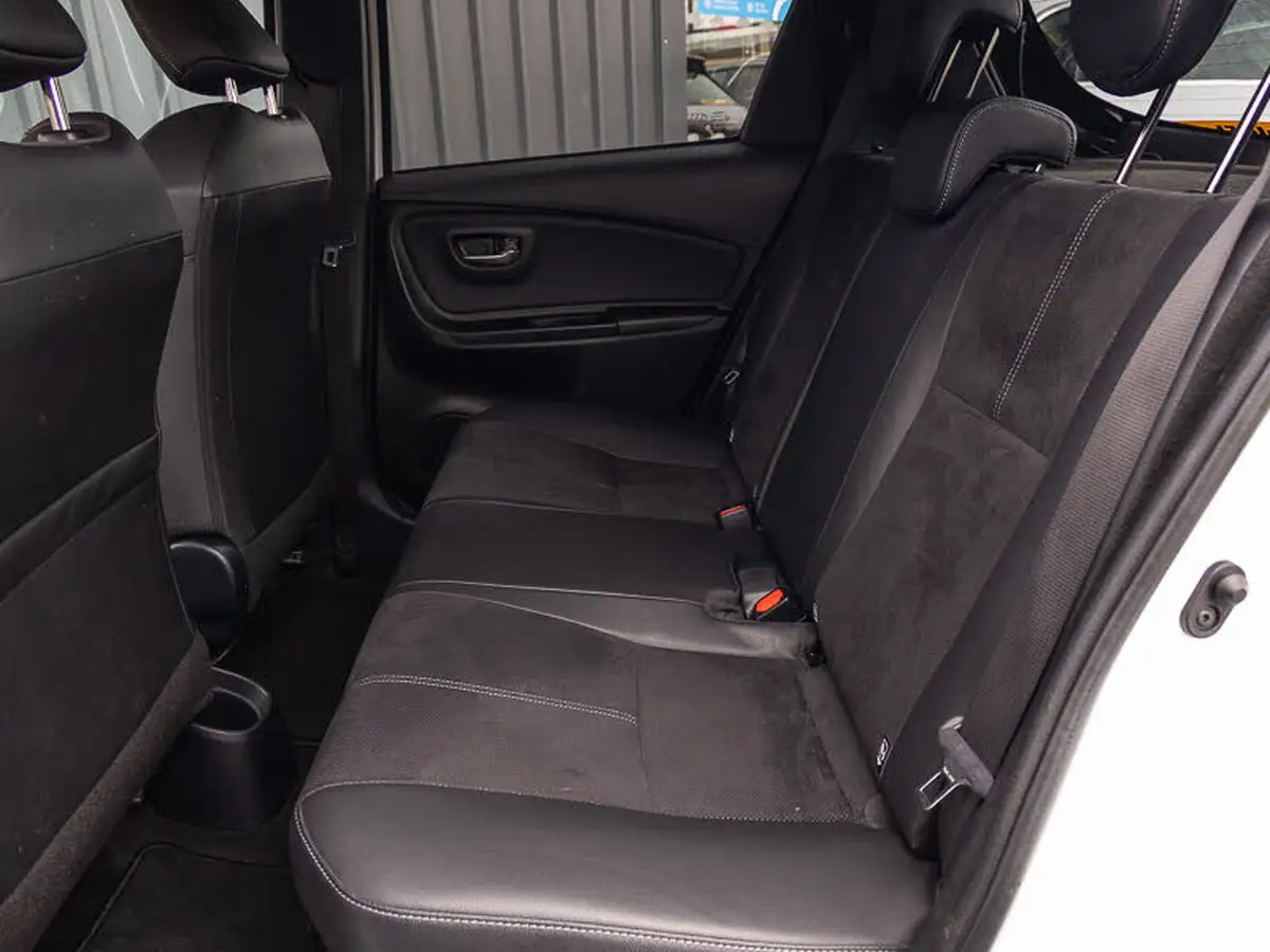 2019-toyota-yaris-15-vvt-i-gr-sport-big-5