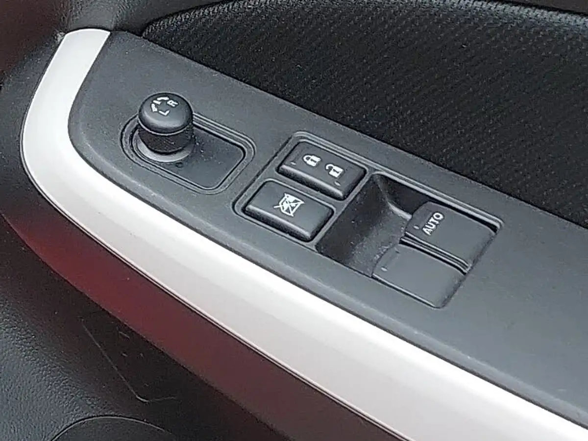 2022-suzuki-swift-12-dualjet-sz-l-big-12