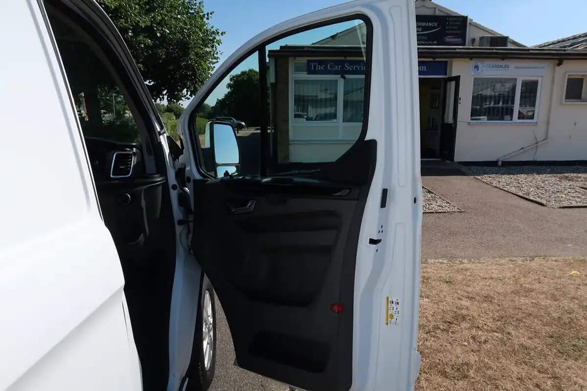 2020-ford-transit-custom-20tdci-300-l1h1-limited-130pseu6dt-panel-van-big-21