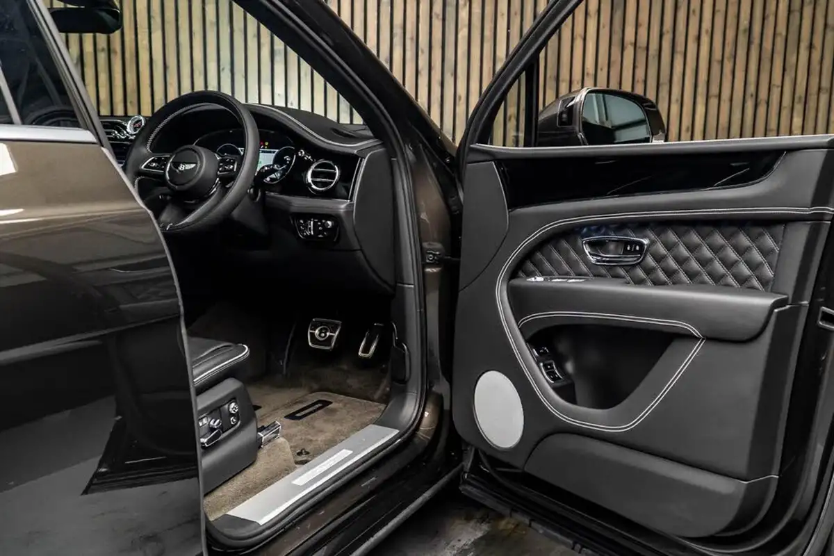 2024-bentley-bentayga-big-30