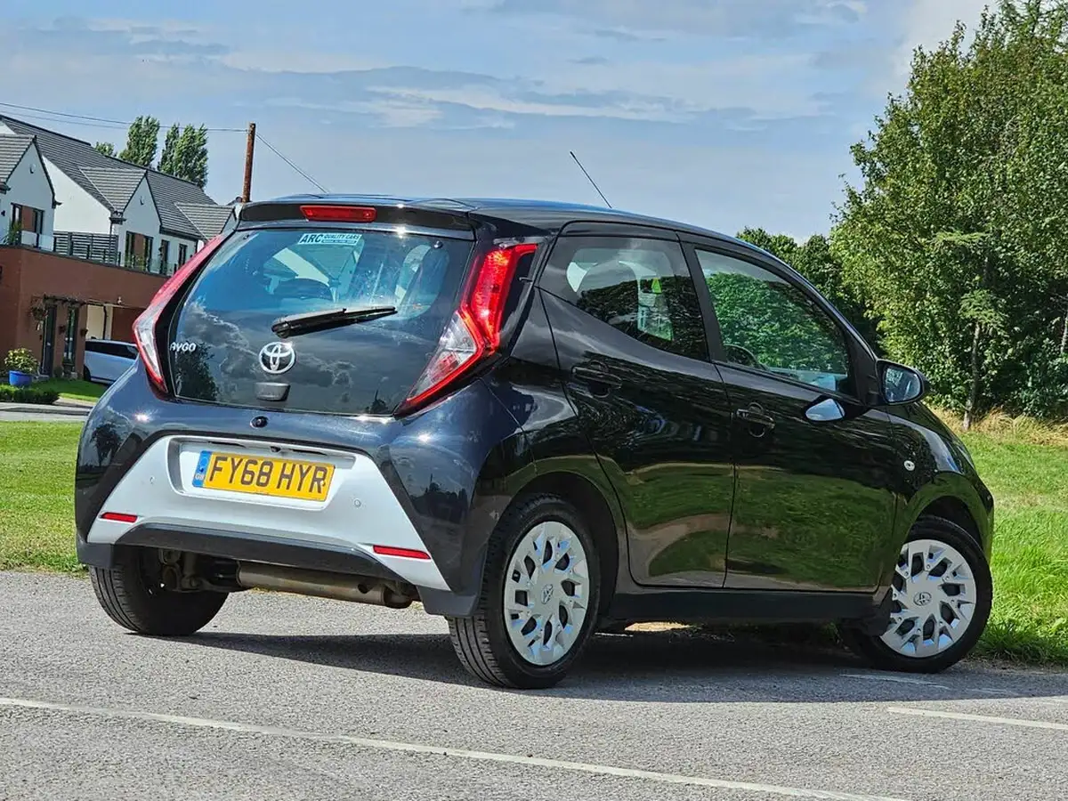 2018-toyota-aygo-10-vvt-i-x-play-71bhp-5d-big-6