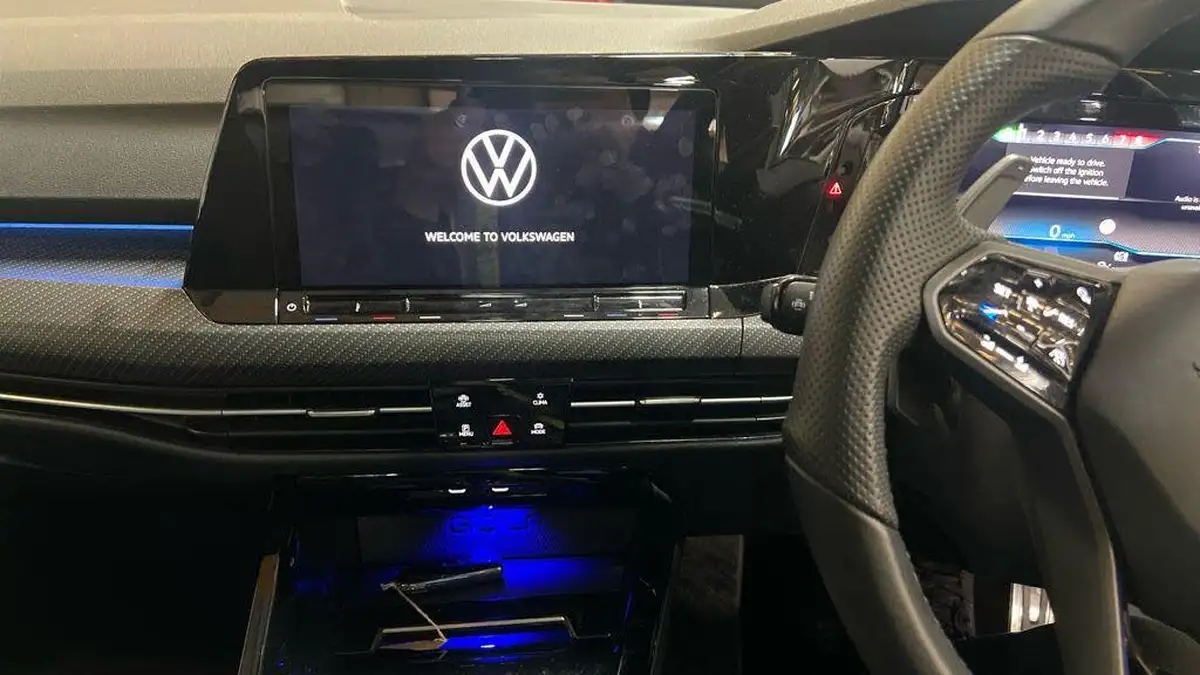 2023-volkswagen-golf-20-tsi-r-320ps-hatchback-big-4