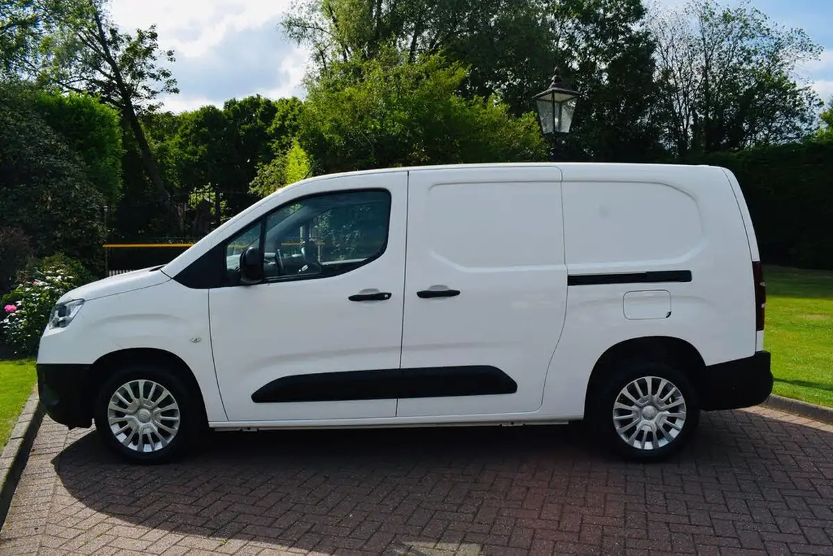 2022-toyota-proace-city-15d-icon-l2-big-1