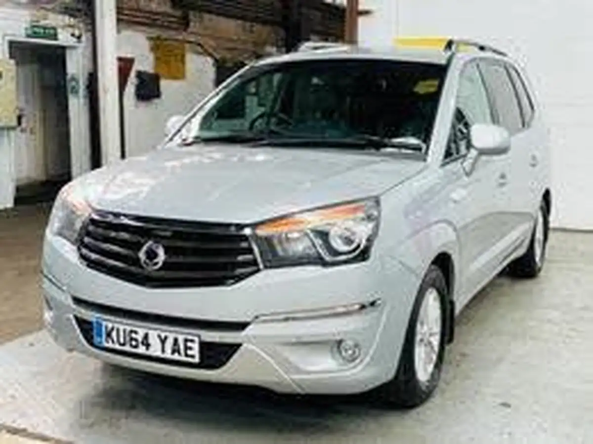 2014-kgm-ssangyong-turismo-20td-es-t-tronic-big-2