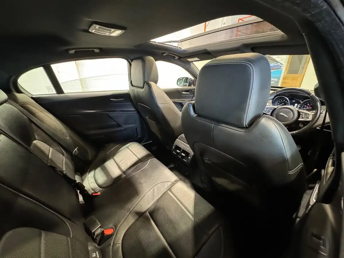 2015-jaguar-xe-30-s-big-11