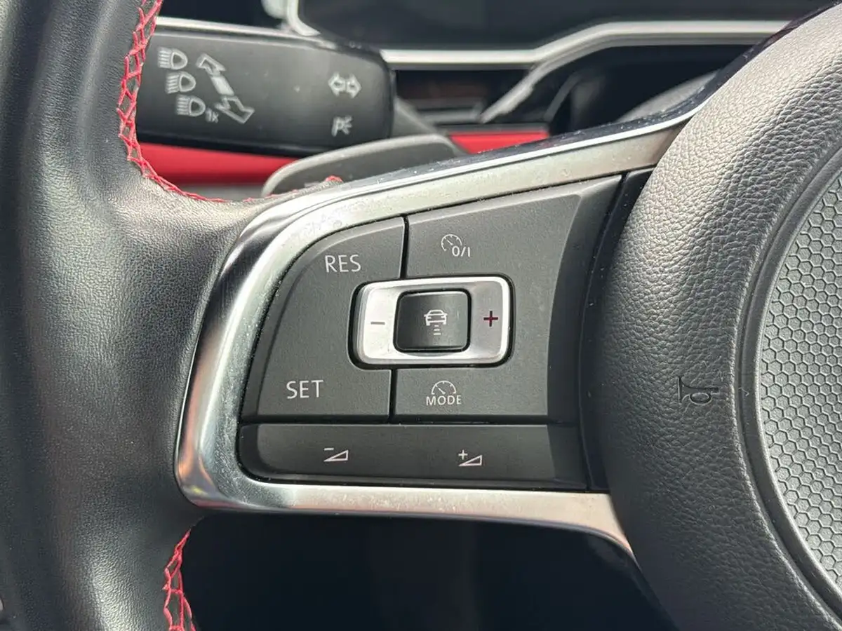 2019-volkswagen-polo-20-tsi-gti-big-23