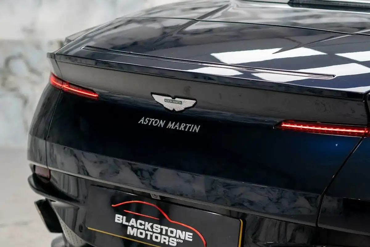 2020-aston-martin-db11-40-v8-503bhp-big-41