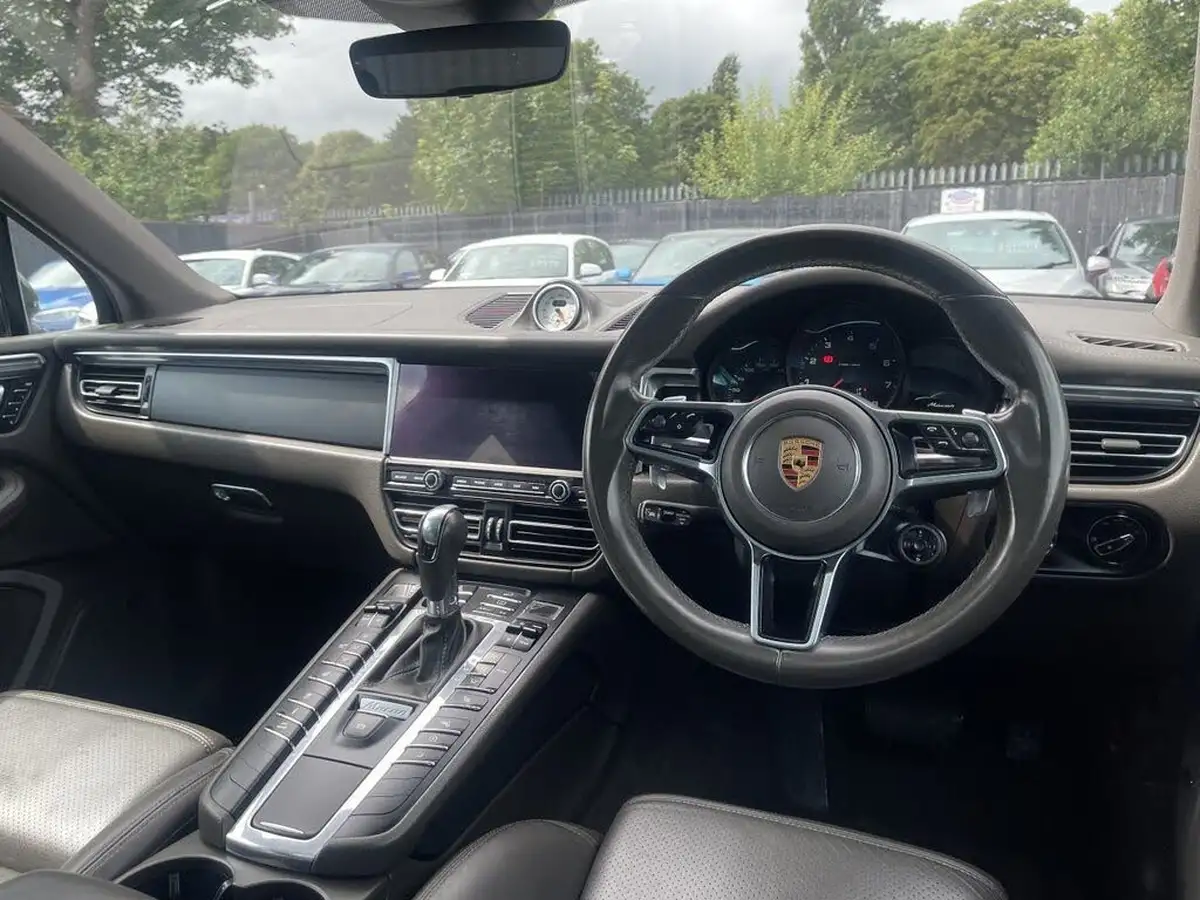 2019-porsche-macan-20-big-16