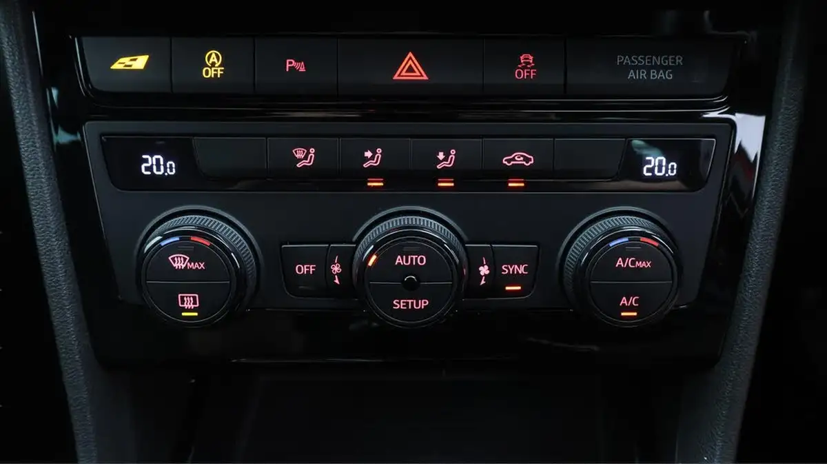 2020-seat-leon-20-tsi-cupra-290-big-16