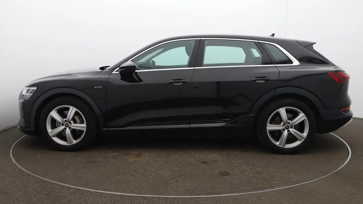 2022-audi-e-tron-55e-technik-station-wagon-big-65
