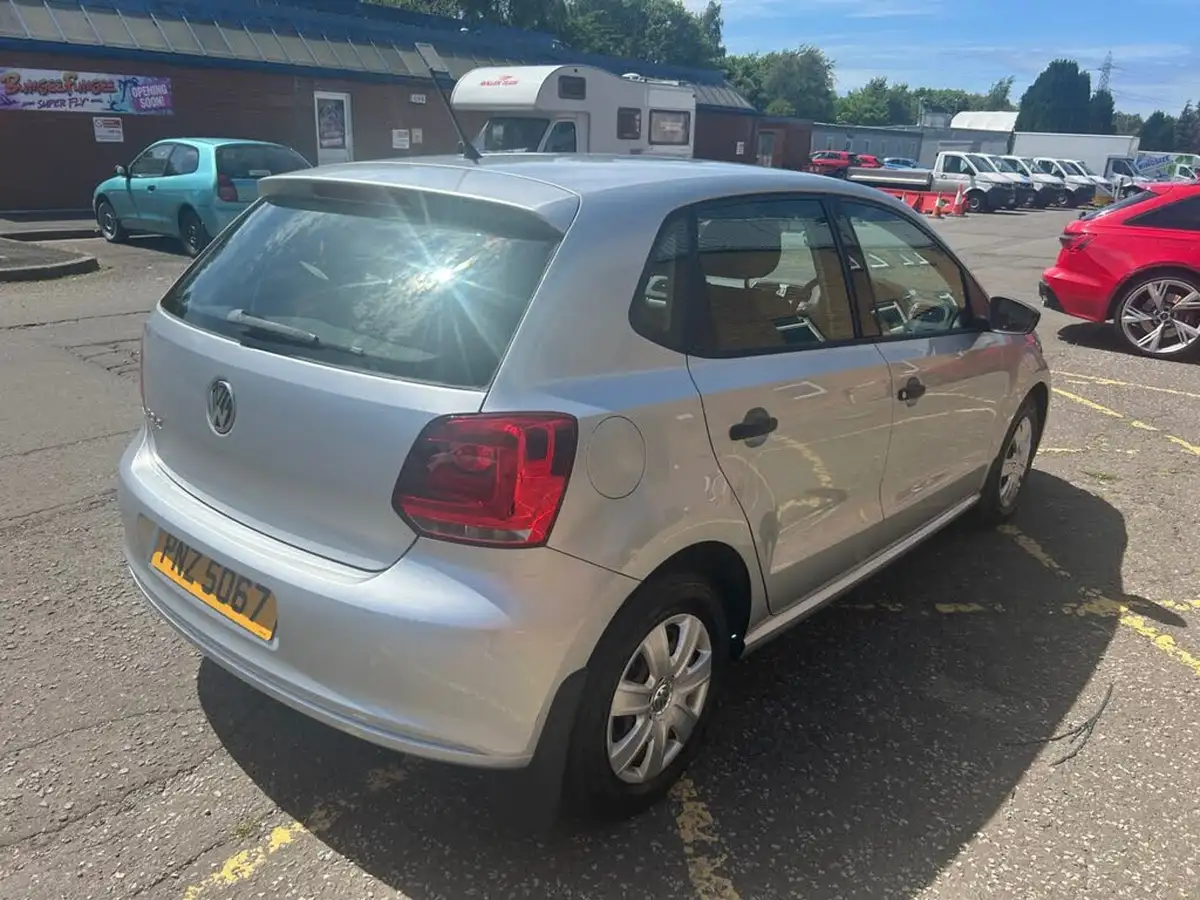 2011-volkswagen-polo-12-s-ac-5d-big-7