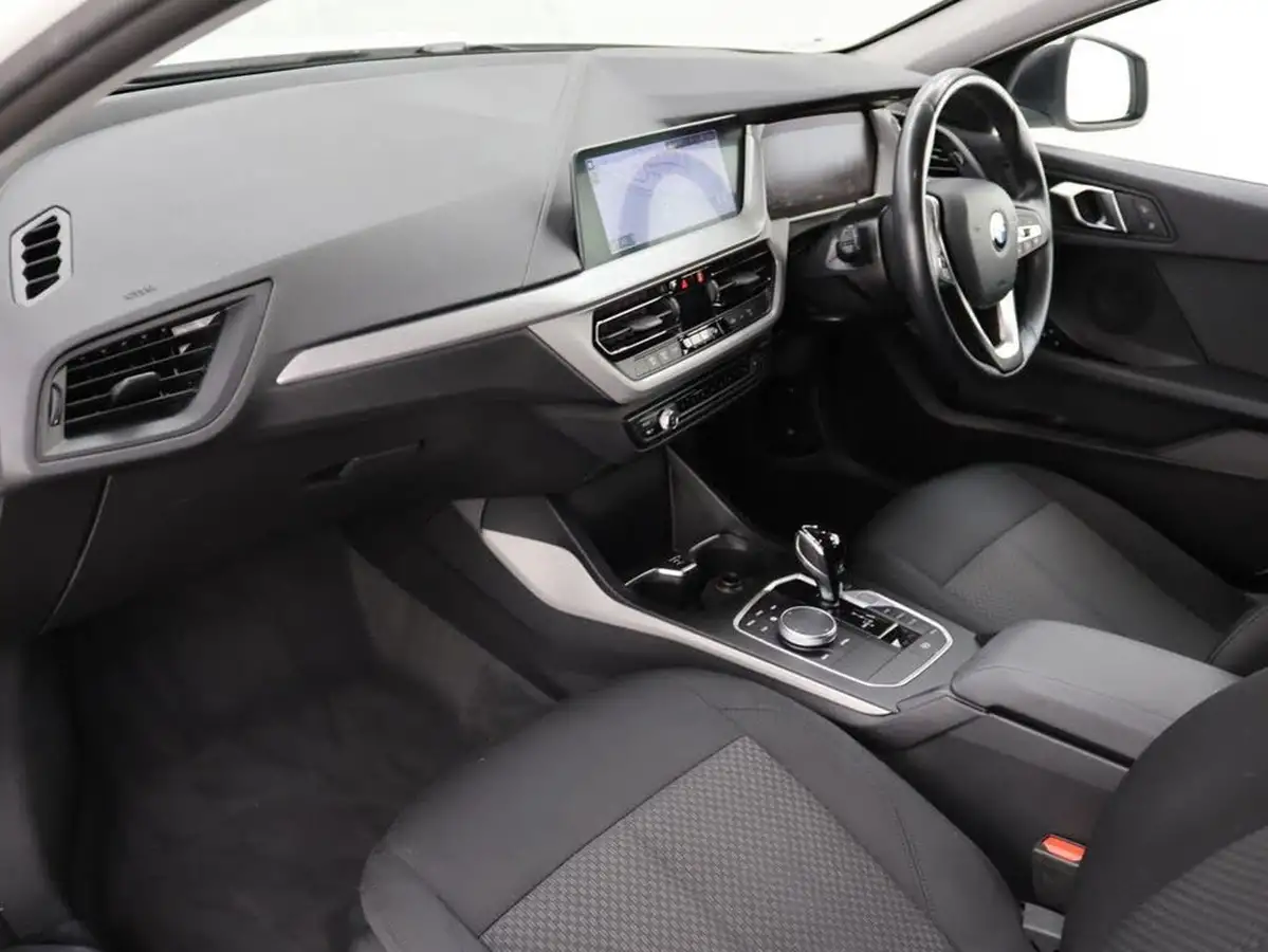 2022-bmw-1-series-15td-116d-se-dct-big-24