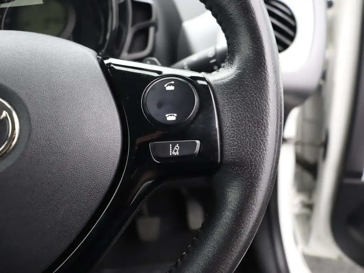 2020-toyota-aygo-10-vvt-i-x-play-tss-x-shift-big-33