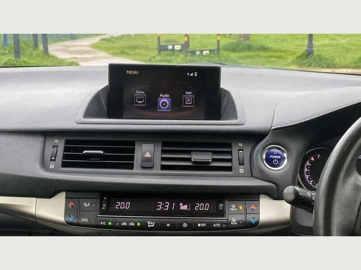 2014-lexus-ct-200h-18-advance-big-17