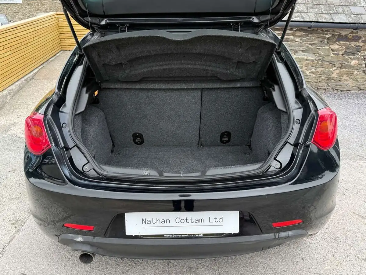 2012-alfa-romeo-giulietta-16td-veloce-big-51