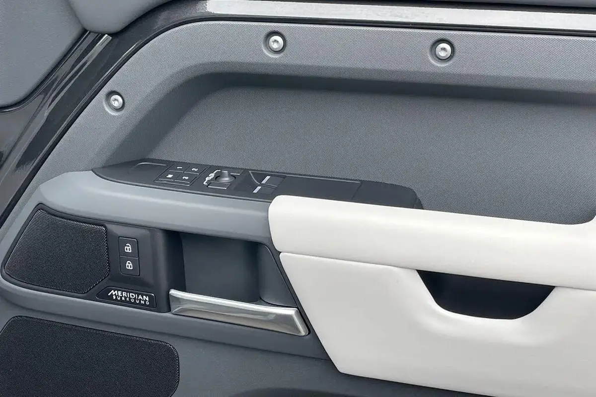 2024-land-rover-90-defender-30-d350-x-dynamic-hse-big-25