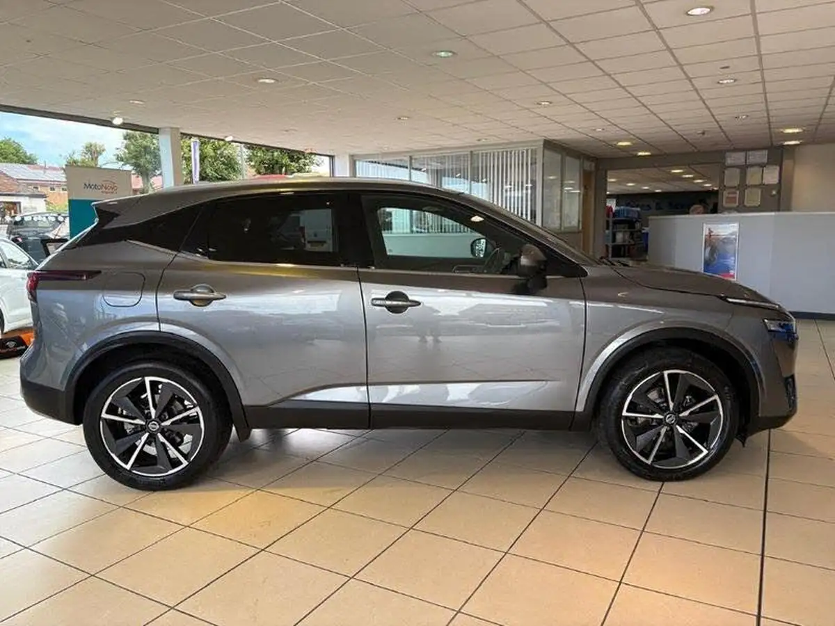 2022-nissan-qashqai-13-dig-t-tekna-158ps-xtronic-big-3