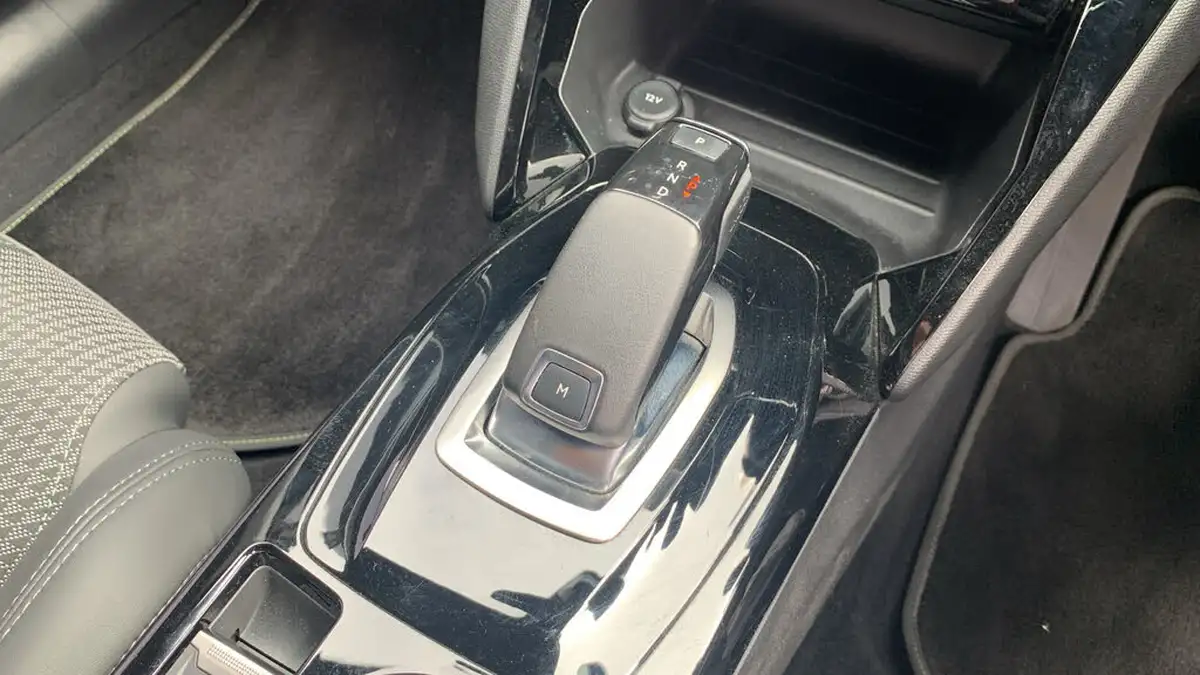 2020-peugeot-208-12-puretech-gt-line-130bhp-eat8-big-19