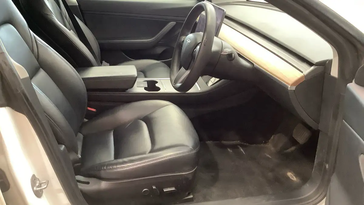 2020-tesla-model-3-e-standard-plus-big-1
