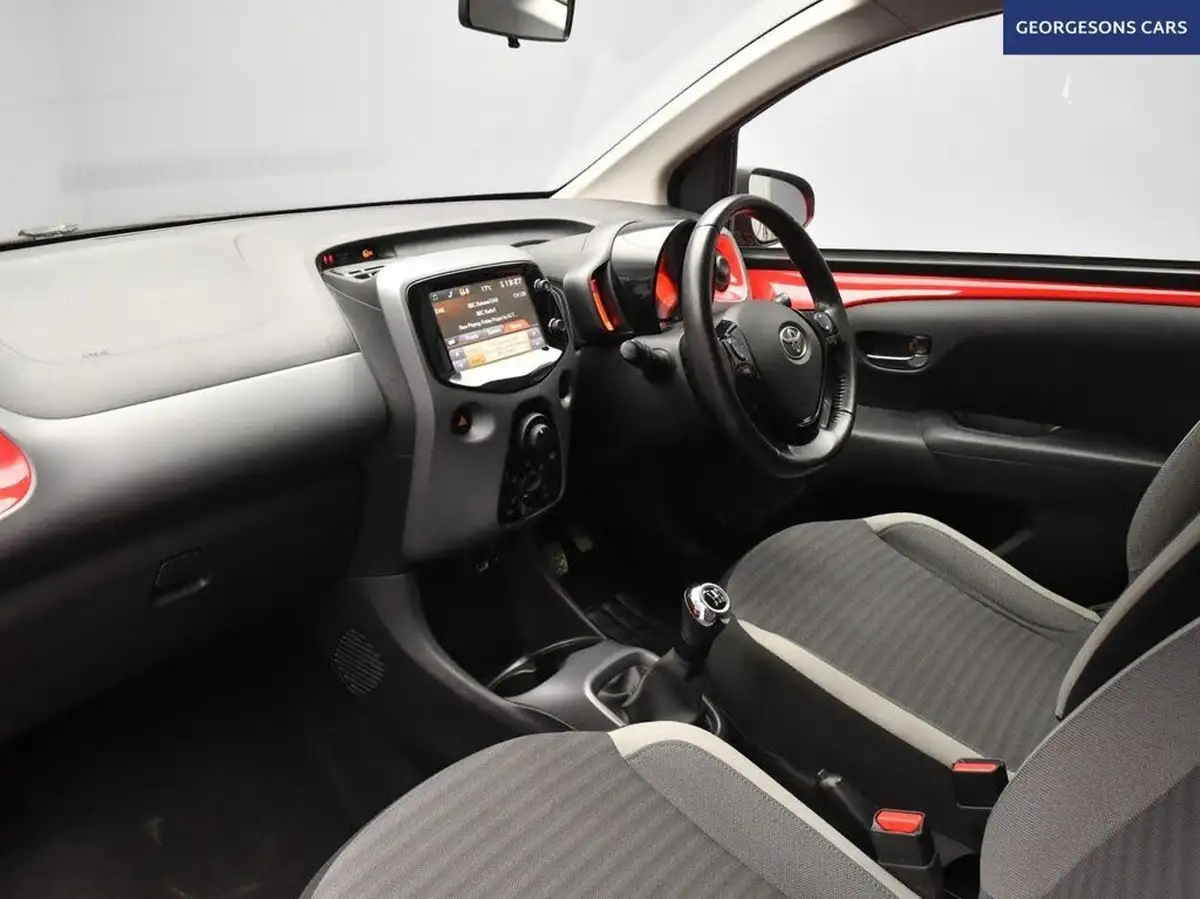 2018-toyota-aygo-10-vvt-i-x-play-71bhp-5d-big-9