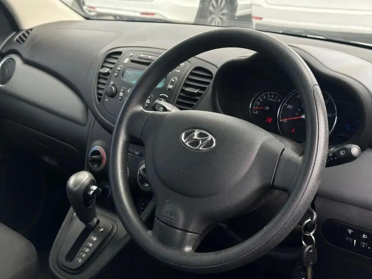 2013-hyundai-i10-12-active-auto-big-4