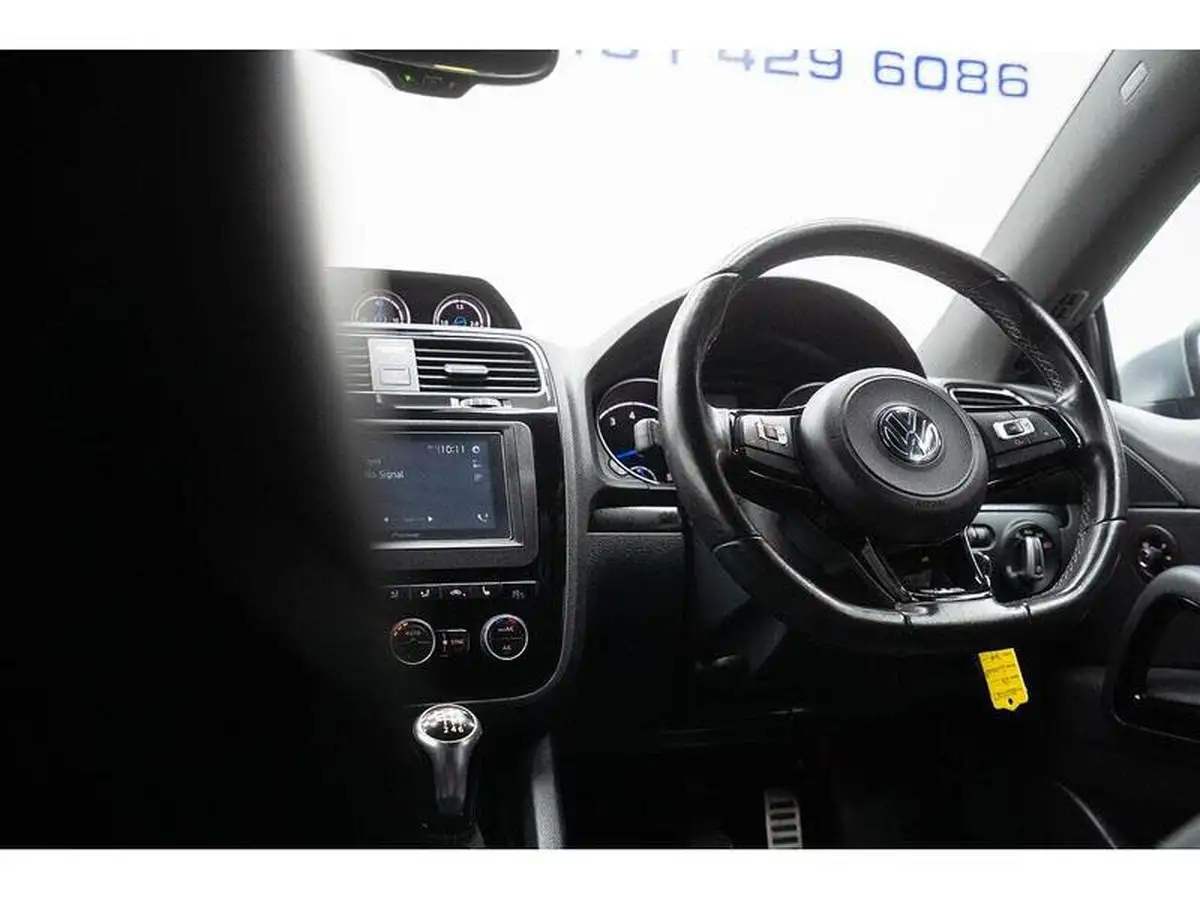 2017-volkswagen-scirocco-20-tsi-r-bmt-big-35
