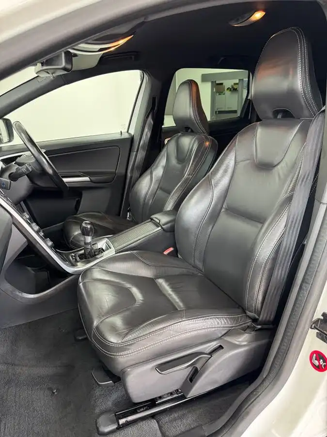 2012-volvo-xc60-24td-d4-r-design-ss-big-10