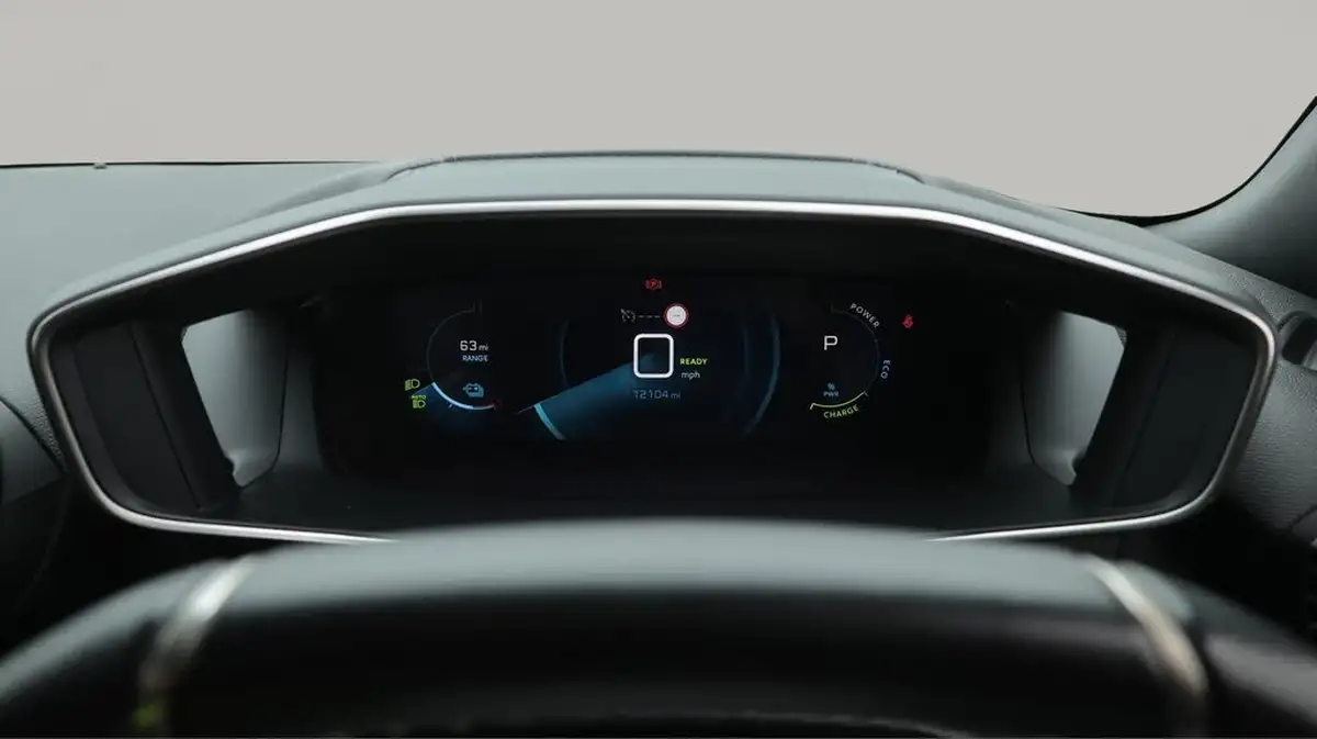 2023-peugeot-2008-suv-e-gt-136bhp-50kwh-station-wagon-big-10