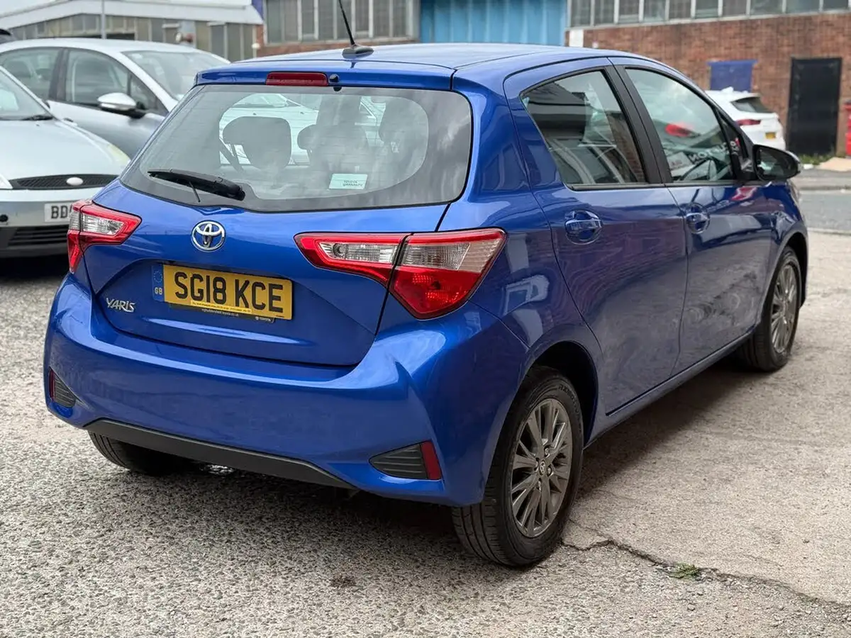 2018-toyota-yaris-15-vvt-i-icon-navi-big-8