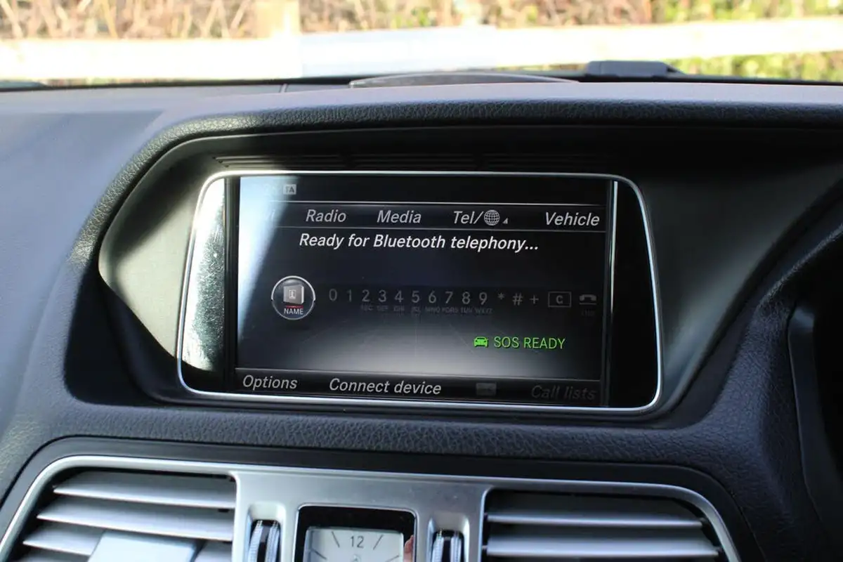 2015-mercedes-benz-e-class-30cdi-e350-amg-line-258ps-cabriolet-2d-big-23
