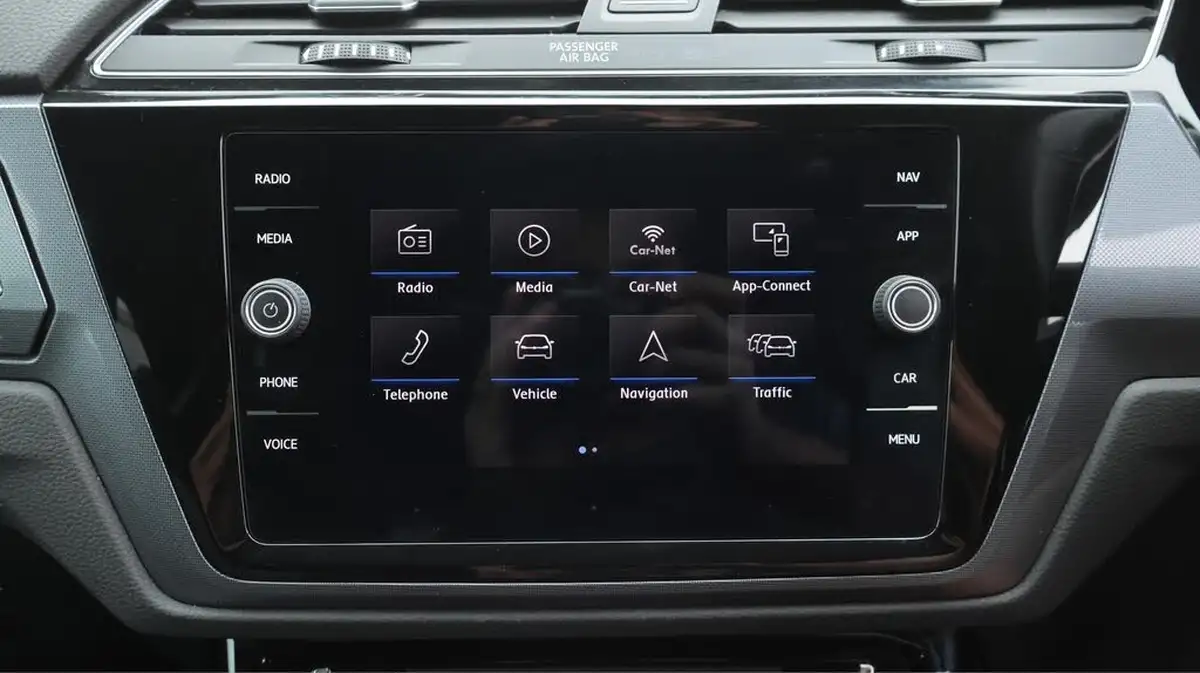 2020-volkswagen-touran-15-tsi-r-line-big-11