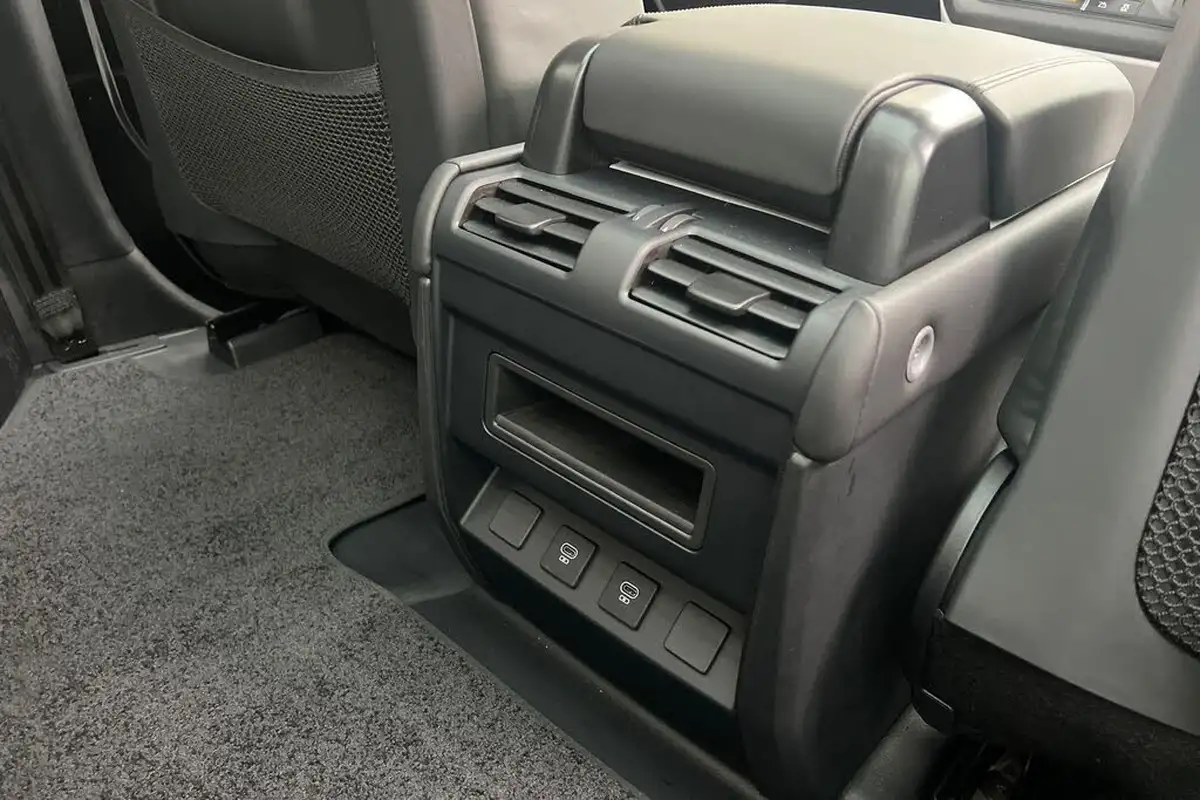 2024-land-rover-90-defender-30-d350-x-dynamic-hse-big-32